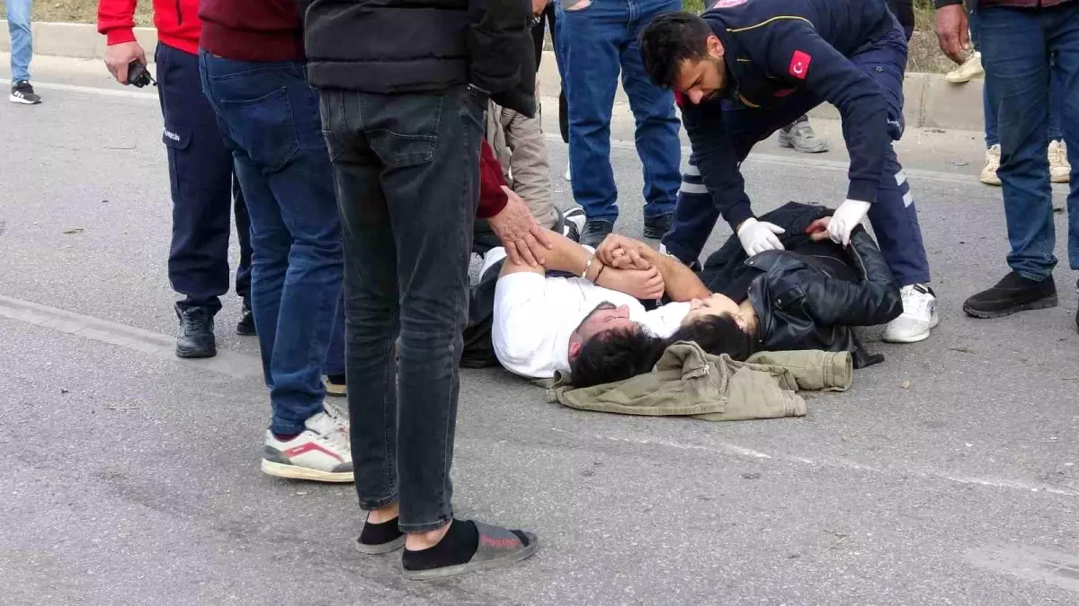 Mersin'de Kontrolden Çıkan Otomobil Takla Attı: 2 Yaralı
