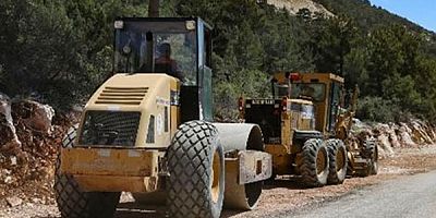 MERSİN BELEDİYESİ YAZ YOL ÇALIMALARINDA GÜLNARDA